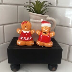 Gingerbread mini ceramic 🎄🎅🏽 salt & pepper shakers